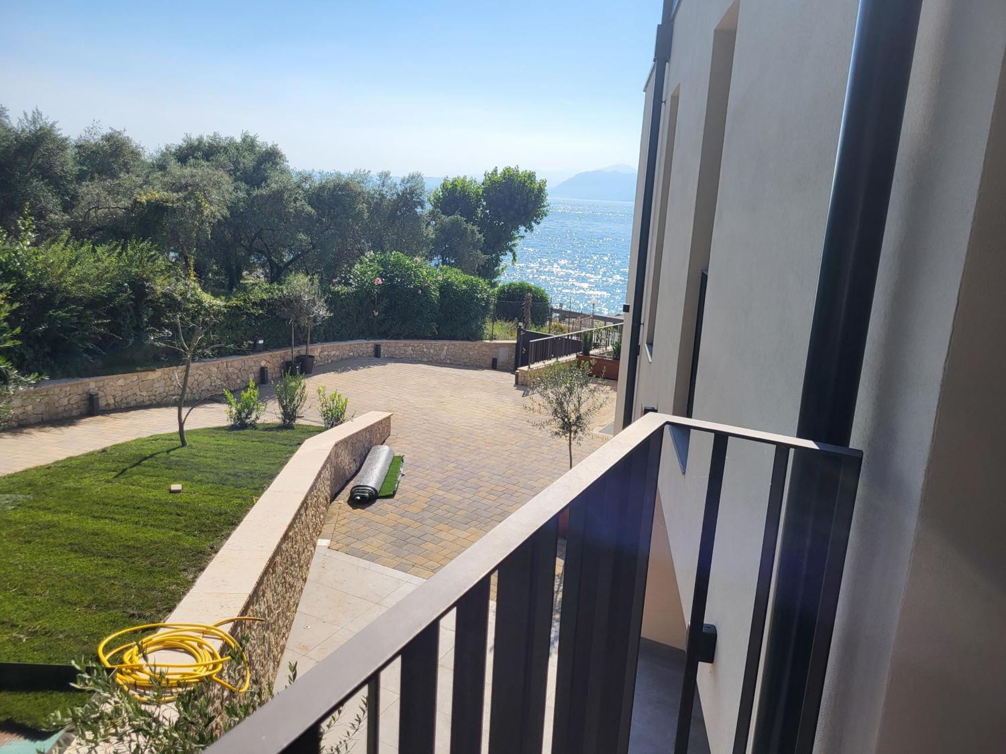 Attilio High Living Suites - Adults Only Torri del Benaco Kültér fotó