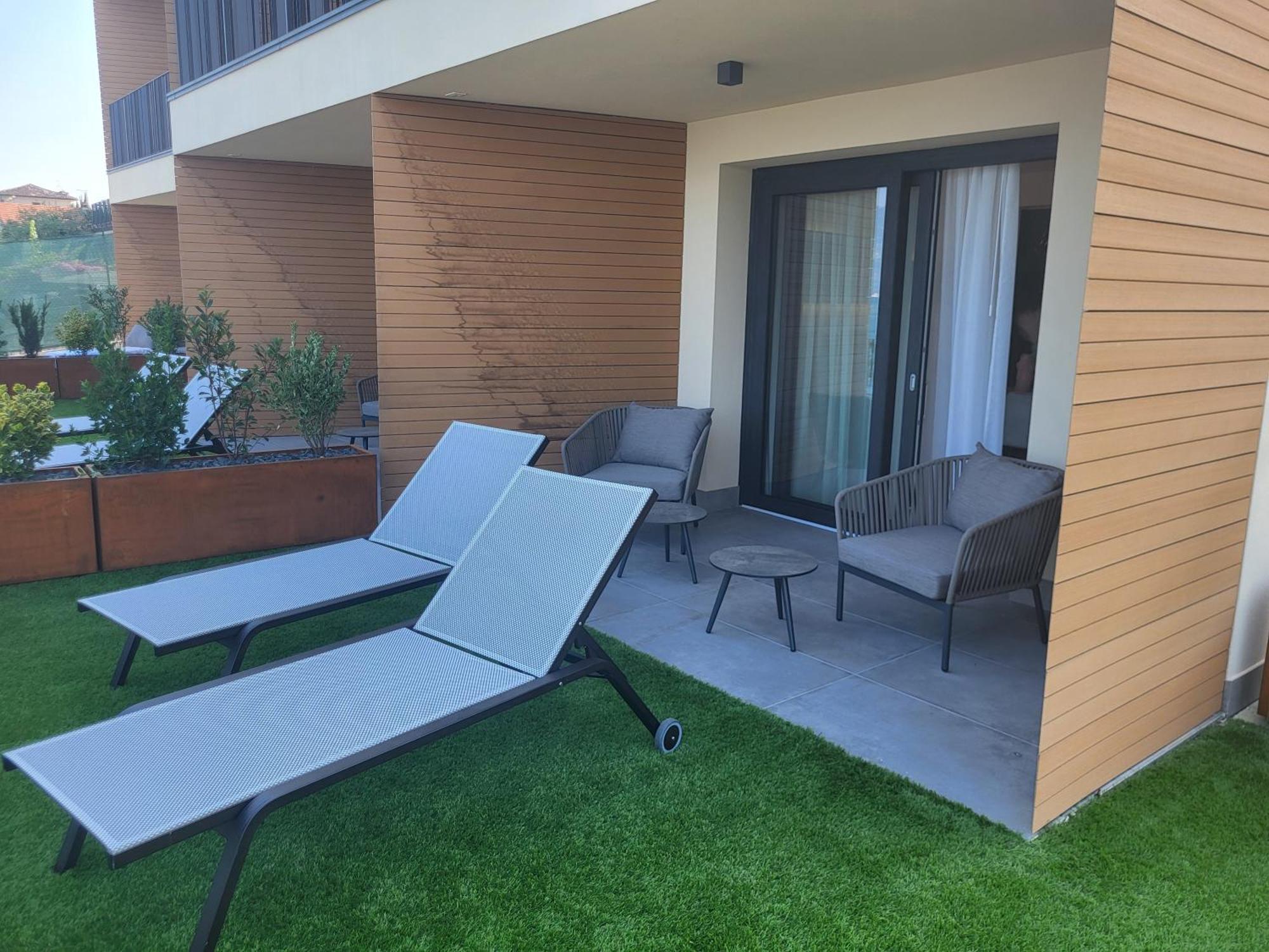 Attilio High Living Suites - Adults Only Torri del Benaco Szoba fotó